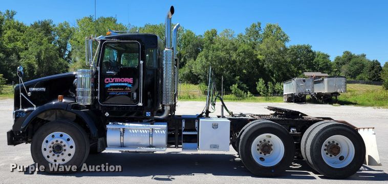 image for item KH9331 2006 Kenworth T800  semi truck