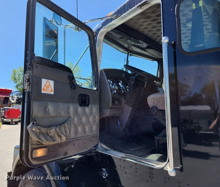 image for item KH9331 2006 Kenworth T800  semi truck