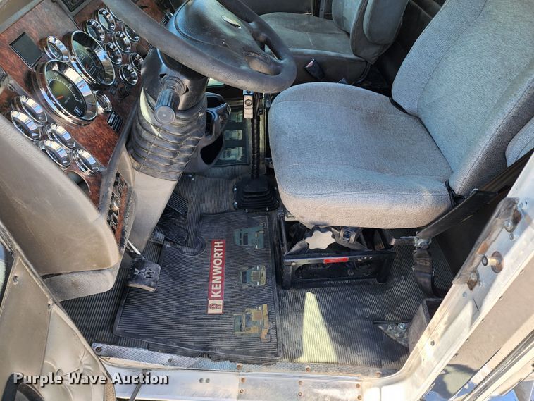 image for item KH9331 2006 Kenworth T800  semi truck