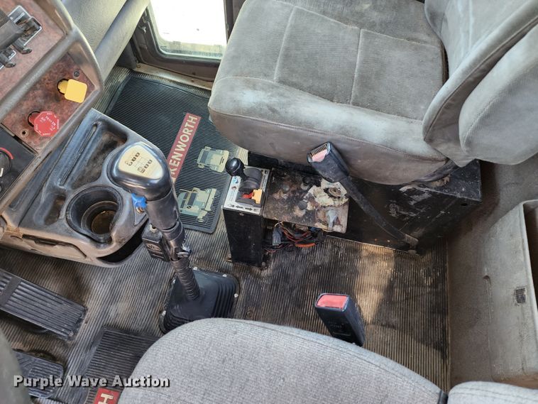 image for item KH9331 2006 Kenworth T800  semi truck