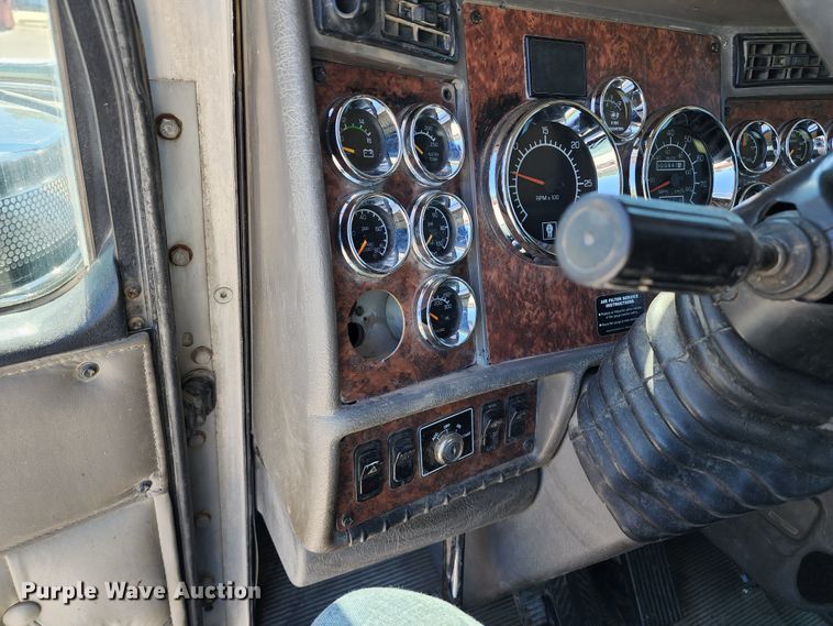 image for item KH9331 2006 Kenworth T800  semi truck