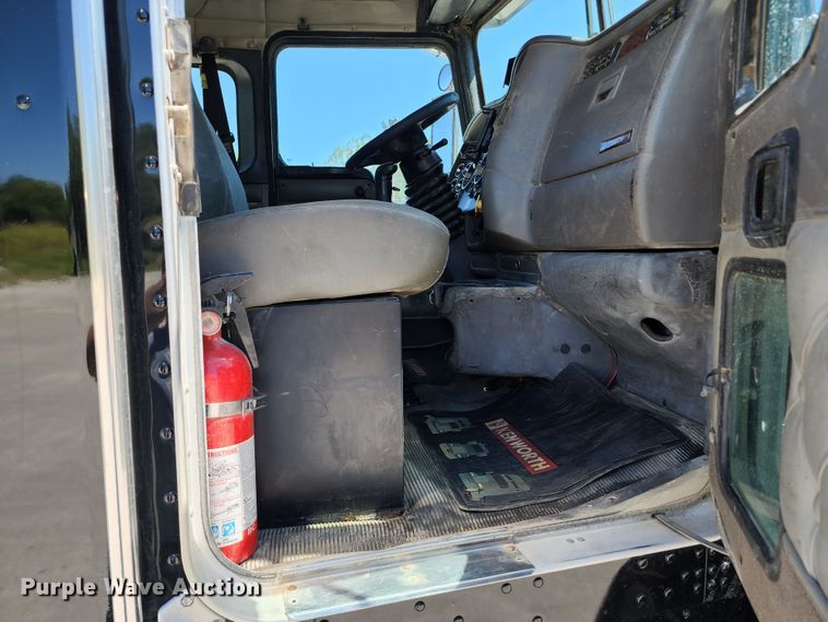 image for item KH9331 2006 Kenworth T800  semi truck