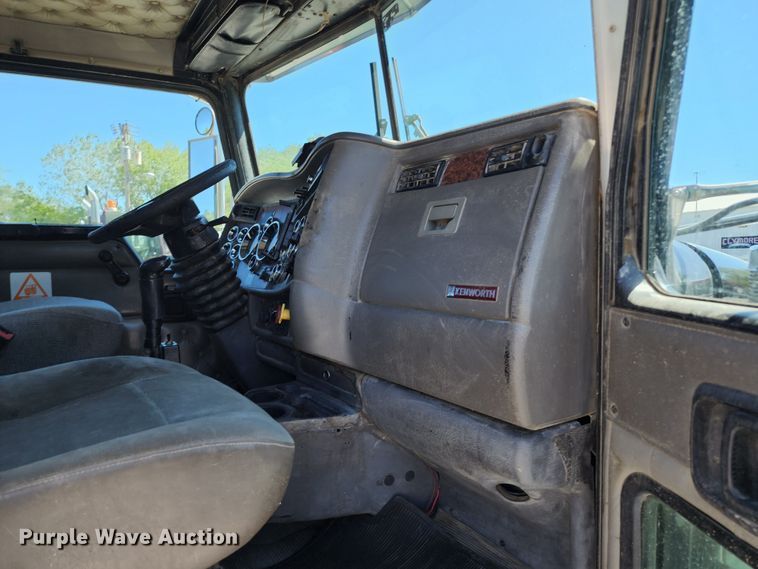 image for item KH9331 2006 Kenworth T800  semi truck