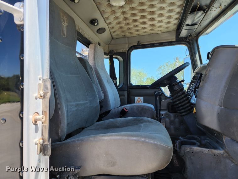 image for item KH9331 2006 Kenworth T800  semi truck