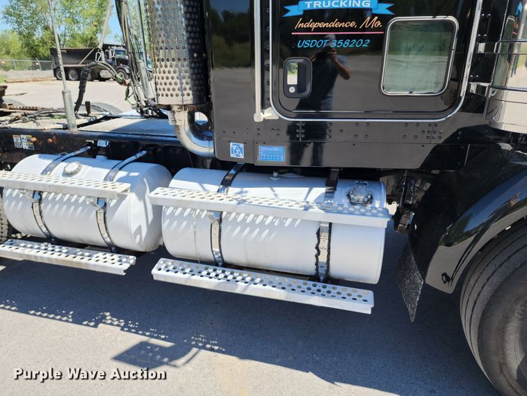 image for item KH9331 2006 Kenworth T800  semi truck