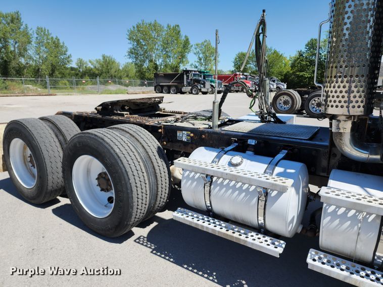 image for item KH9331 2006 Kenworth T800  semi truck