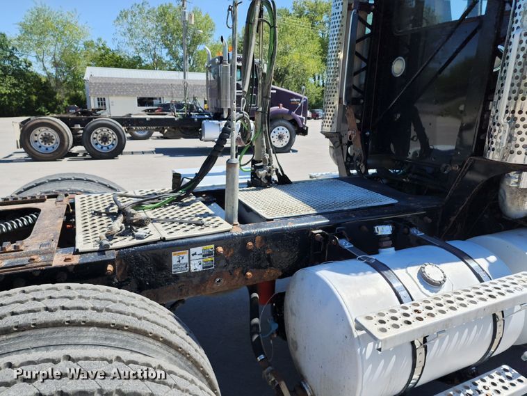 image for item KH9331 2006 Kenworth T800  semi truck