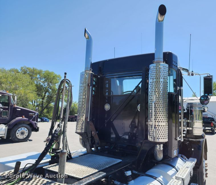 image for item KH9331 2006 Kenworth T800  semi truck