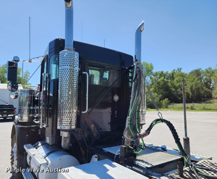 image for item KH9331 2006 Kenworth T800  semi truck