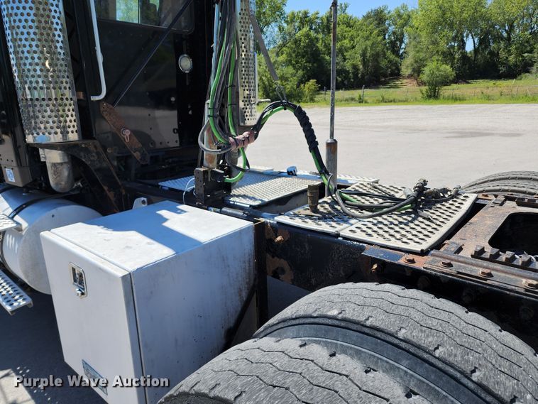 image for item KH9331 2006 Kenworth T800  semi truck