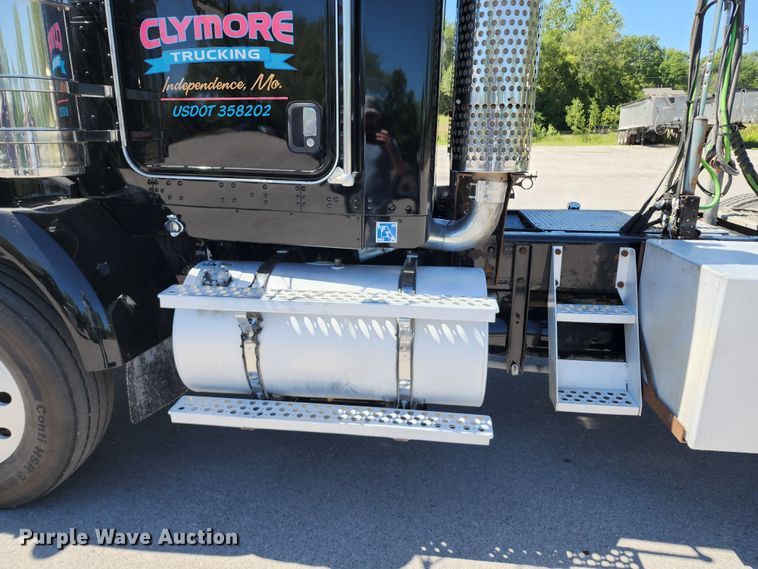 image for item KH9331 2006 Kenworth T800  semi truck