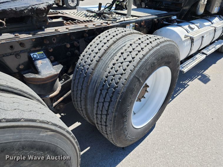 image for item KH9331 2006 Kenworth T800  semi truck