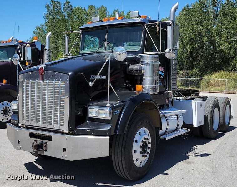 image for item KH9332 2006 Kenworth T800  semi truck