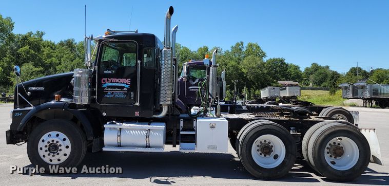 image for item KH9332 2006 Kenworth T800  semi truck
