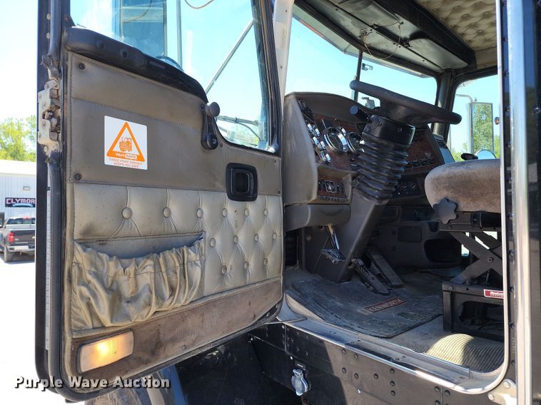 image for item KH9332 2006 Kenworth T800  semi truck