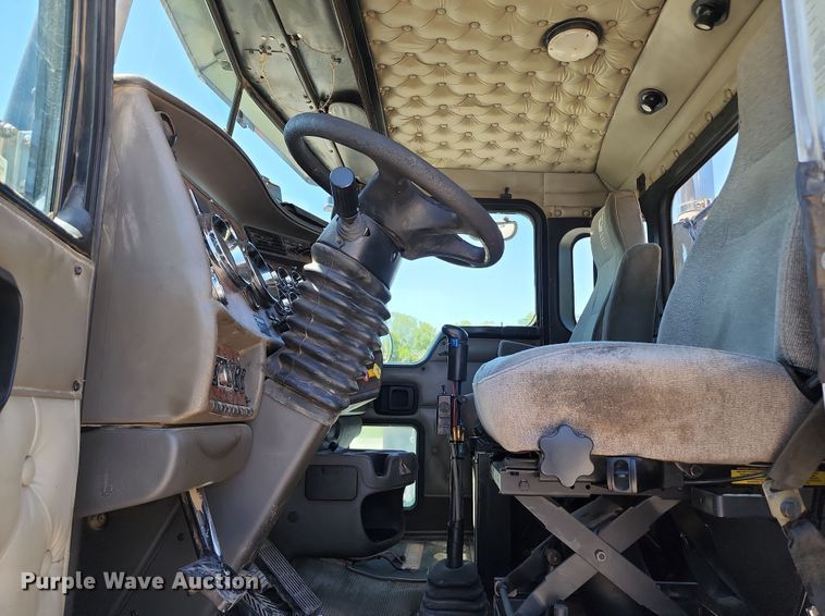 image for item KH9332 2006 Kenworth T800  semi truck