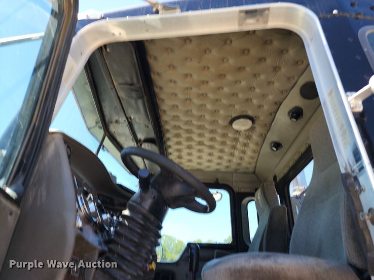 image for item KH9332 2006 Kenworth T800  semi truck