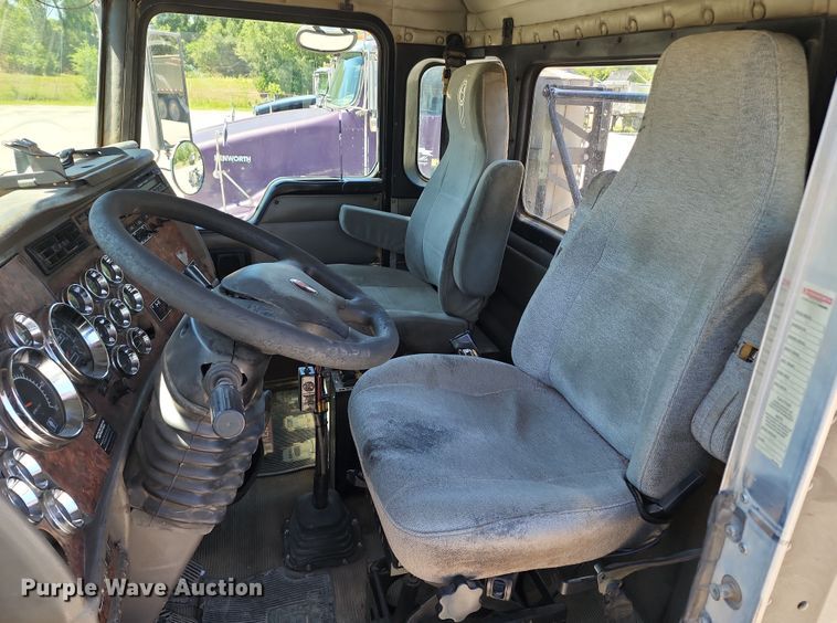 image for item KH9332 2006 Kenworth T800  semi truck