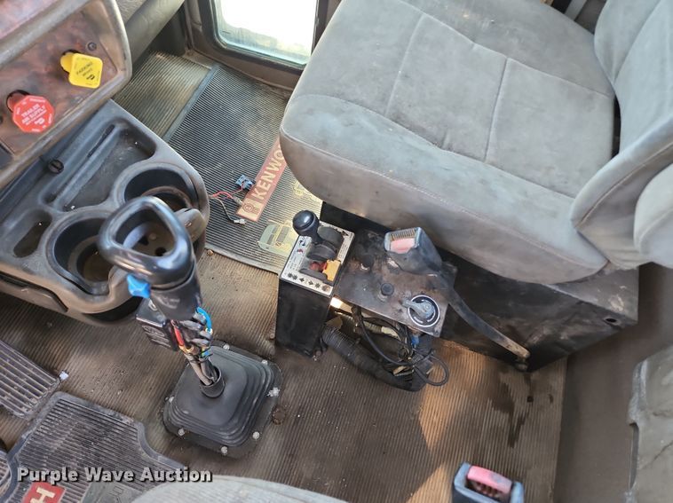 image for item KH9332 2006 Kenworth T800  semi truck