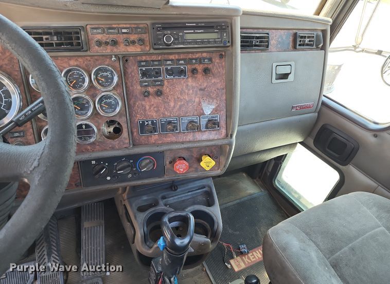 image for item KH9332 2006 Kenworth T800  semi truck