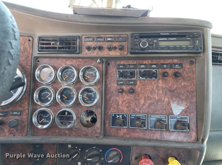 image for item KH9332 2006 Kenworth T800  semi truck