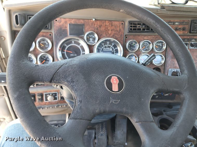 image for item KH9332 2006 Kenworth T800  semi truck