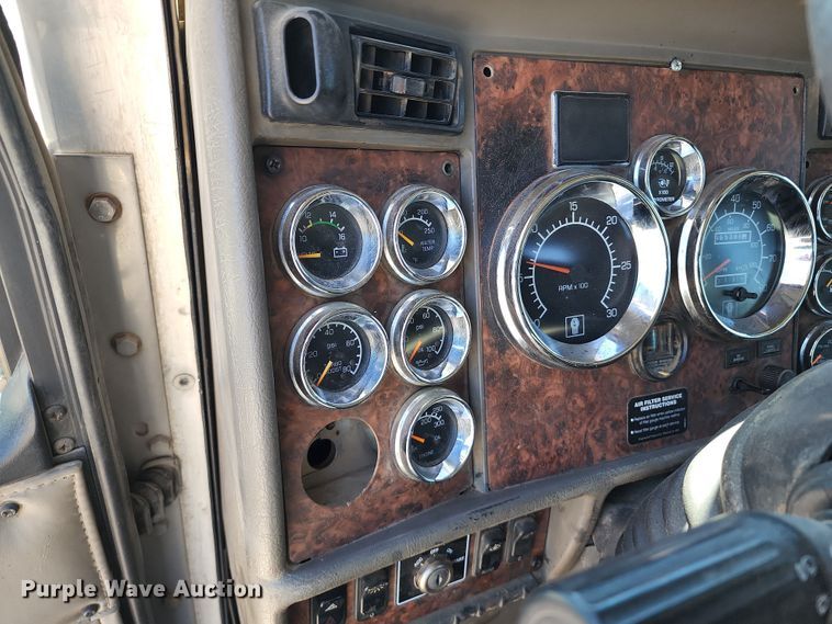 image for item KH9332 2006 Kenworth T800  semi truck