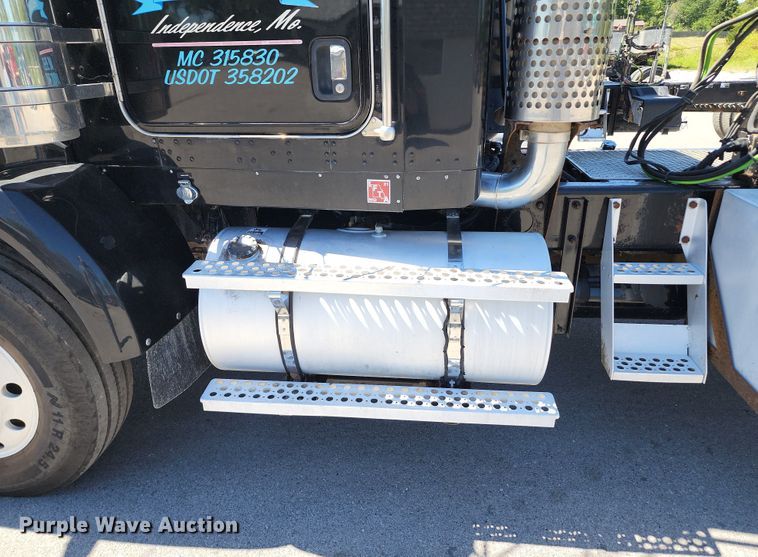 image for item KH9332 2006 Kenworth T800  semi truck