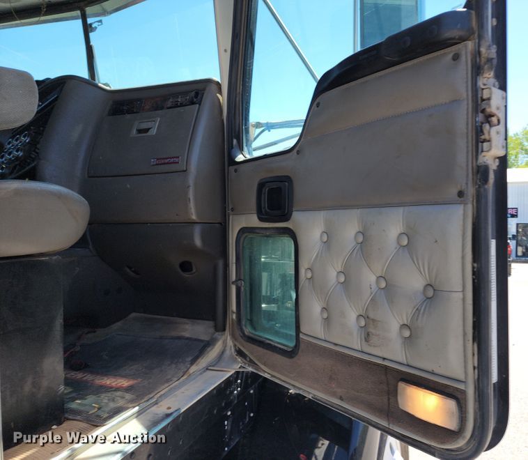 image for item KH9332 2006 Kenworth T800  semi truck