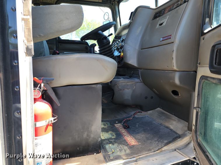 image for item KH9332 2006 Kenworth T800  semi truck