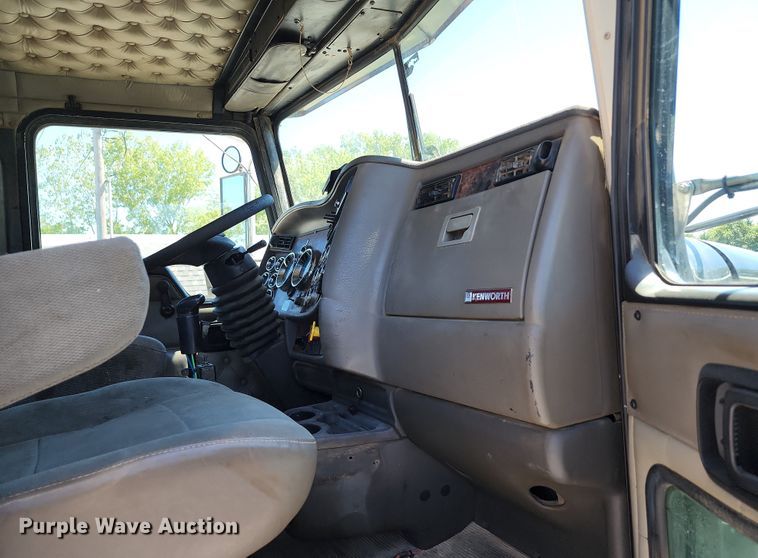 image for item KH9332 2006 Kenworth T800  semi truck