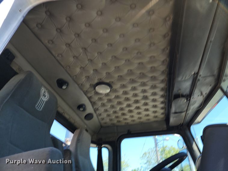 image for item KH9332 2006 Kenworth T800  semi truck