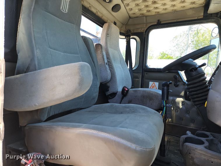 image for item KH9332 2006 Kenworth T800  semi truck