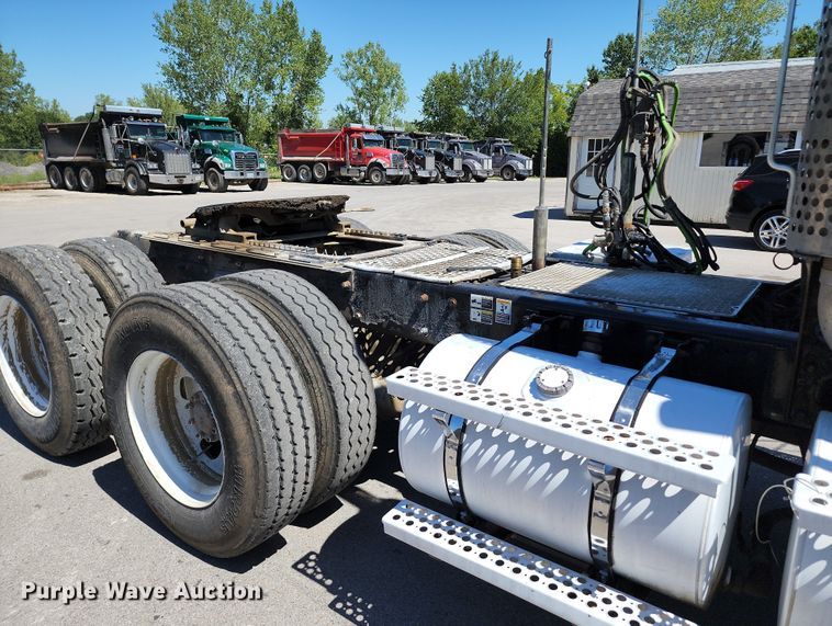 image for item KH9332 2006 Kenworth T800  semi truck