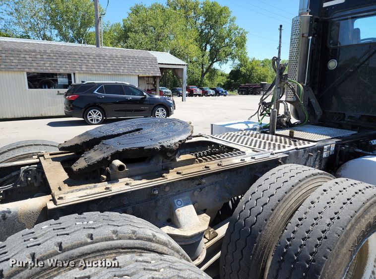 image for item KH9332 2006 Kenworth T800  semi truck