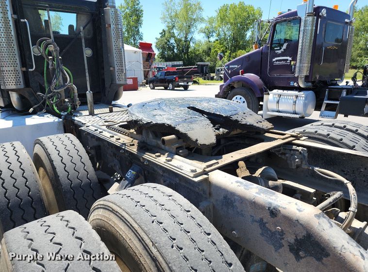 image for item KH9332 2006 Kenworth T800  semi truck