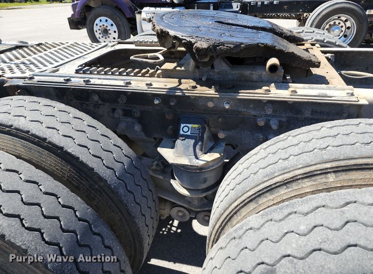 image for item KH9332 2006 Kenworth T800  semi truck