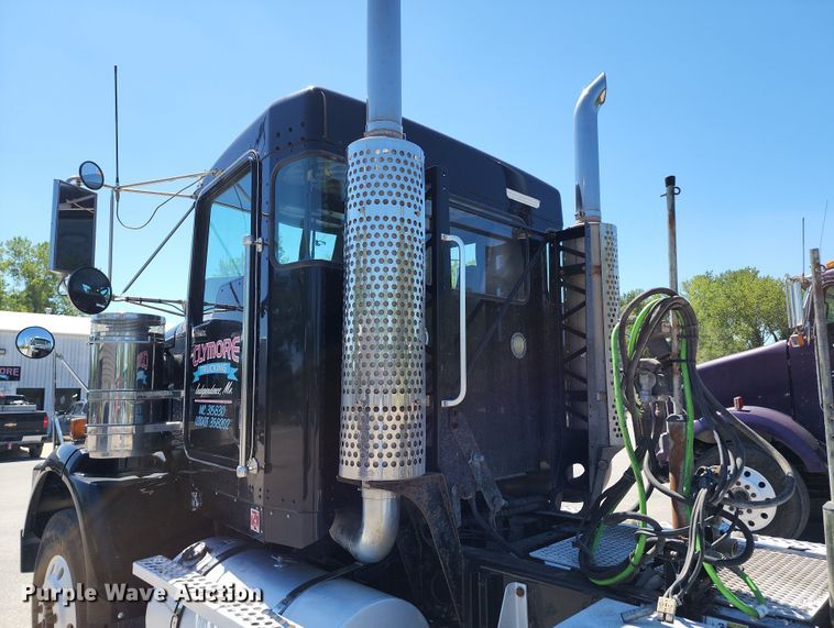 image for item KH9332 2006 Kenworth T800  semi truck