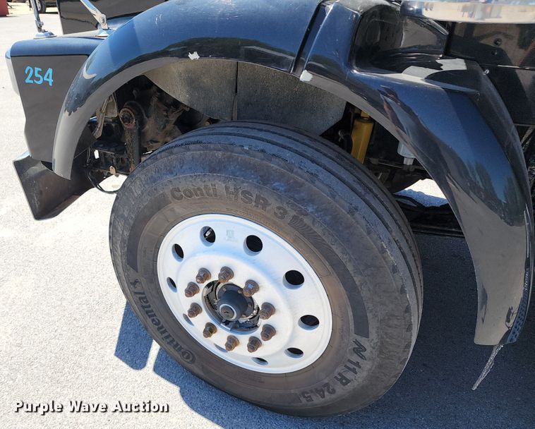 image for item KH9332 2006 Kenworth T800  semi truck