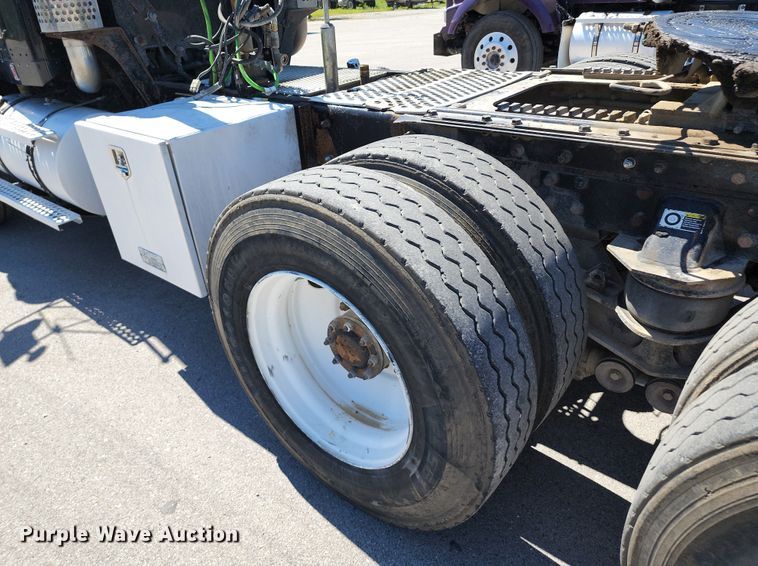 image for item KH9332 2006 Kenworth T800  semi truck