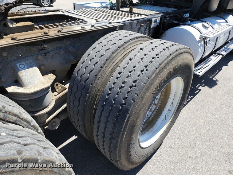 image for item KH9332 2006 Kenworth T800  semi truck