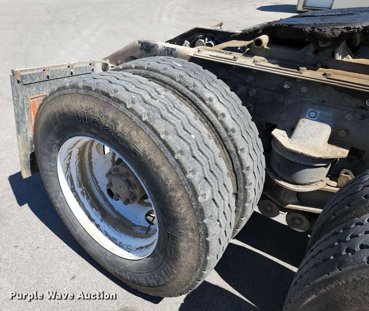 image for item KH9332 2006 Kenworth T800  semi truck