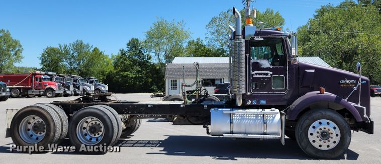 image for item KH9333 2006 Kenworth T800  semi truck