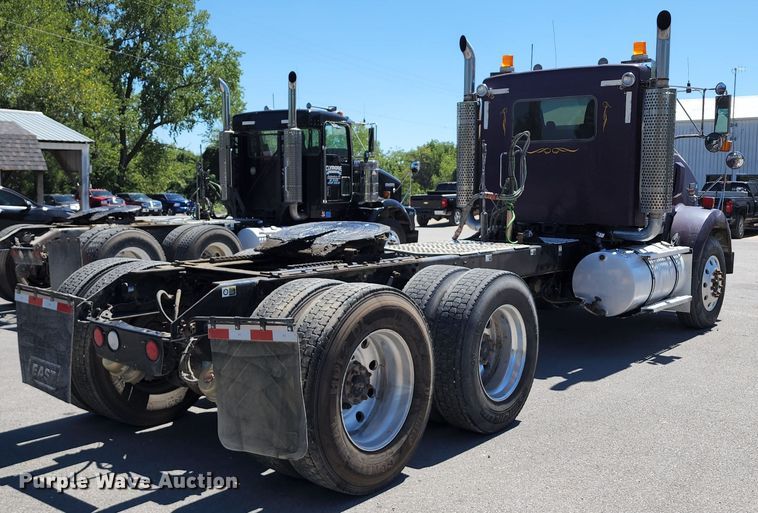 image for item KH9333 2006 Kenworth T800  semi truck