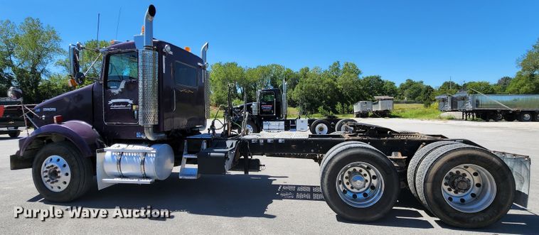 image for item KH9333 2006 Kenworth T800  semi truck