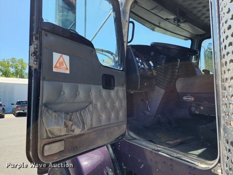 image for item KH9333 2006 Kenworth T800  semi truck