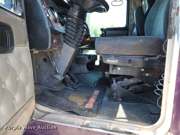 image for item KH9333 2006 Kenworth T800  semi truck