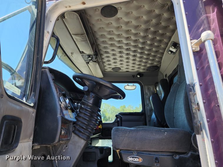 image for item KH9333 2006 Kenworth T800  semi truck