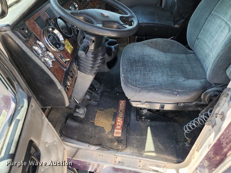 image for item KH9333 2006 Kenworth T800  semi truck