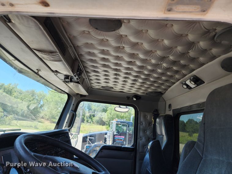 image for item KH9333 2006 Kenworth T800  semi truck